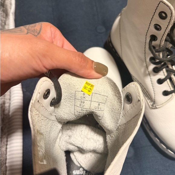 Dr. Martens - White Boots - Picture 5 of 7